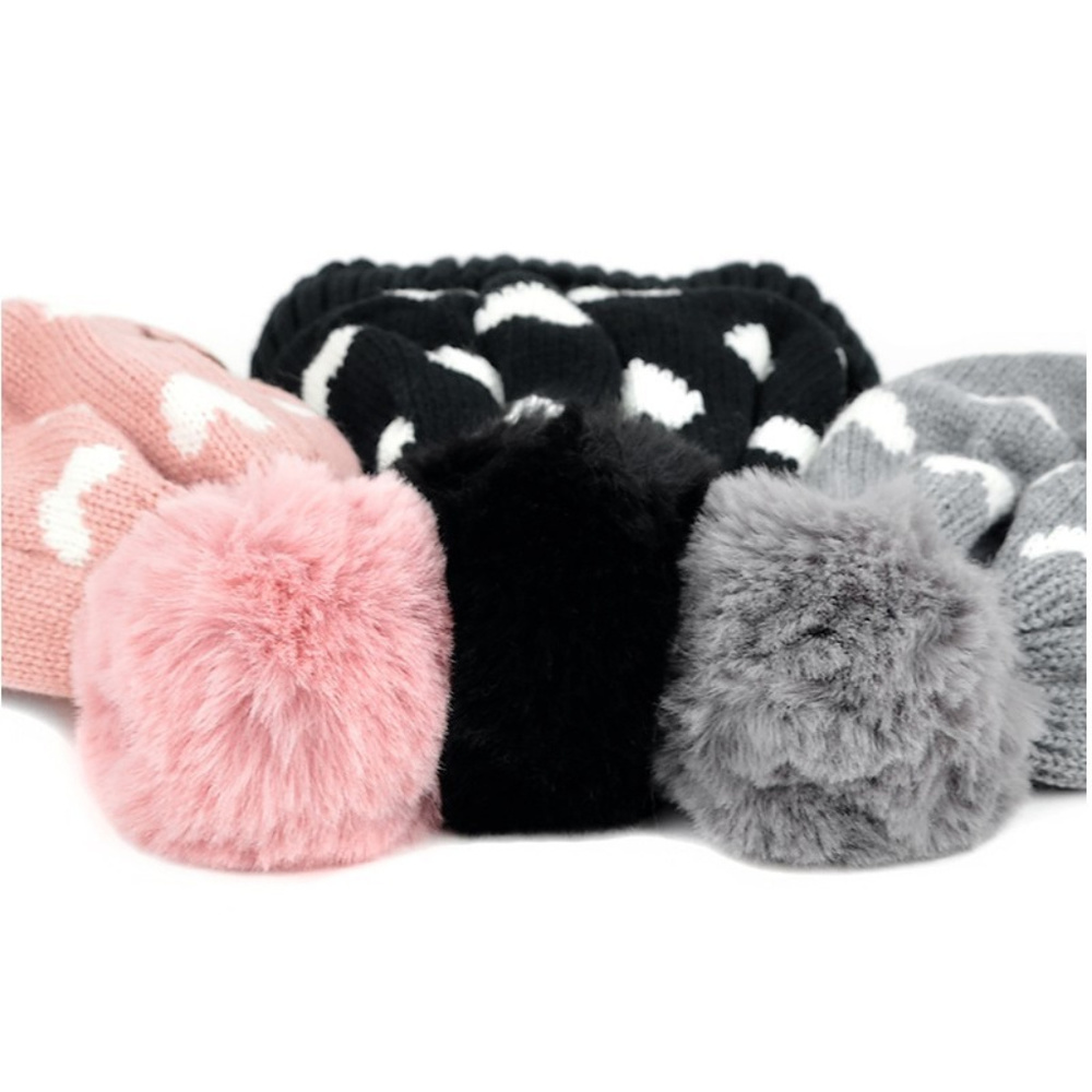 SET OF WOMAN'S KNIT HEARTS AND POM POM HAT BEANIES - Picture 7 of 8